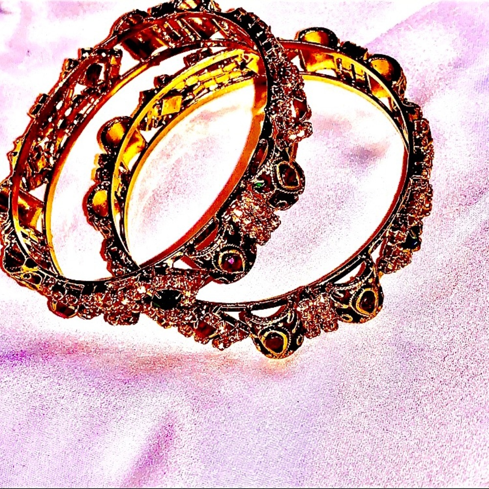 Gold-Tone Decorative Women's Bracelet Set - Elegant Floral Design